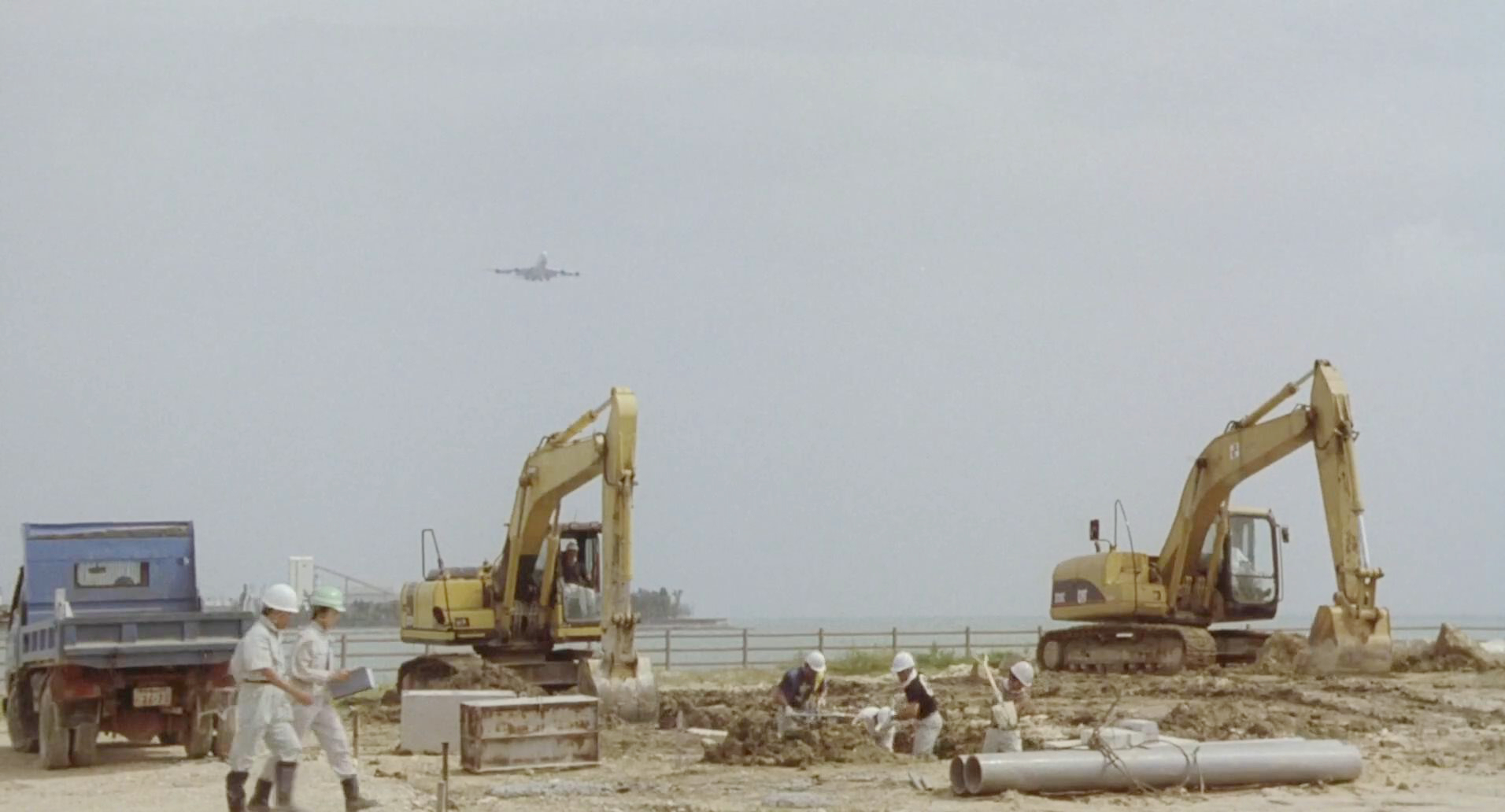 洋太郎读信的工地