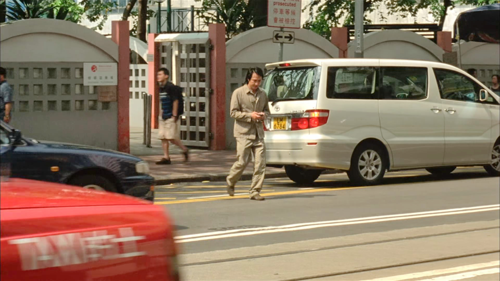 阿成乱穿马路
