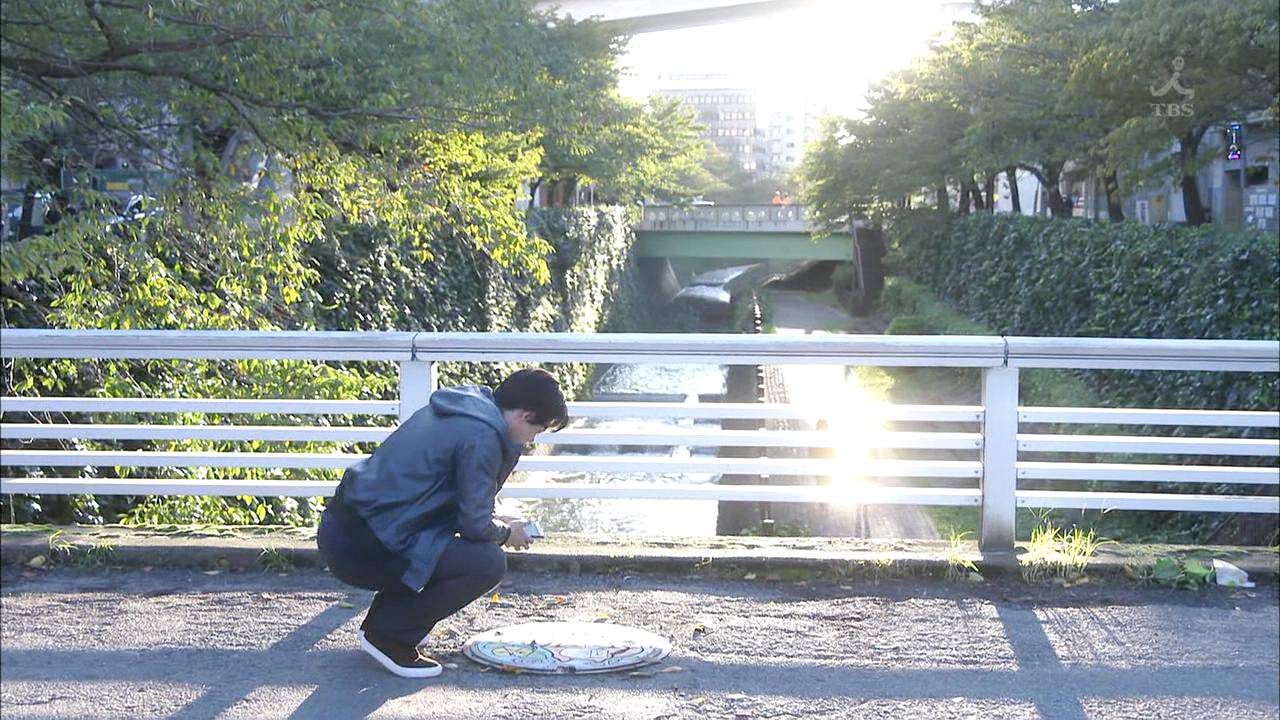 寻找窨井盖划痕