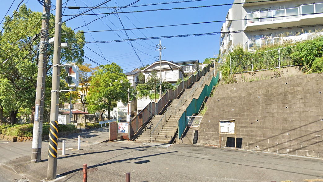 东生田3丁目5番台阶