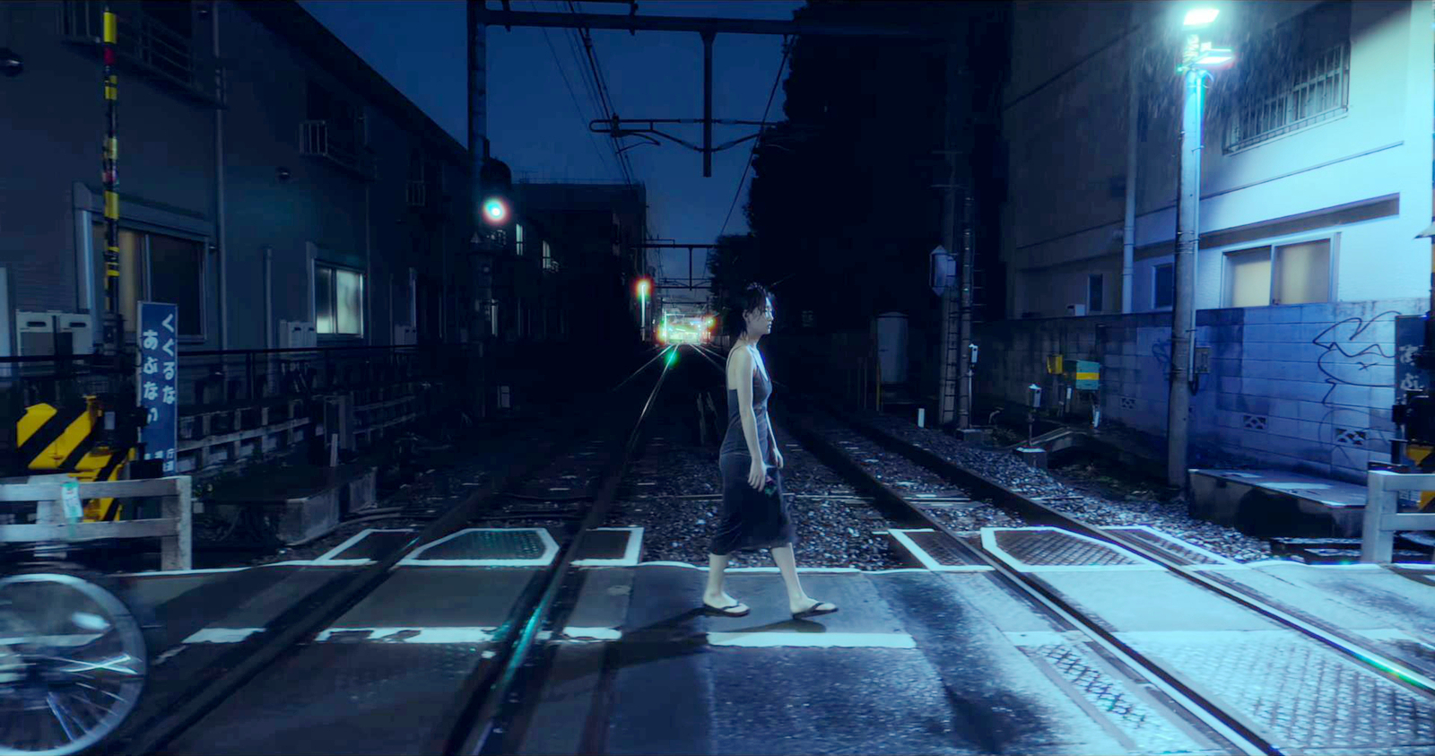 小娜淋雨回家
