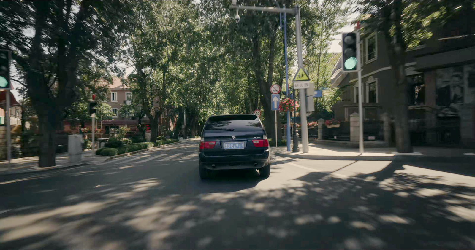 景岚发现被跟踪