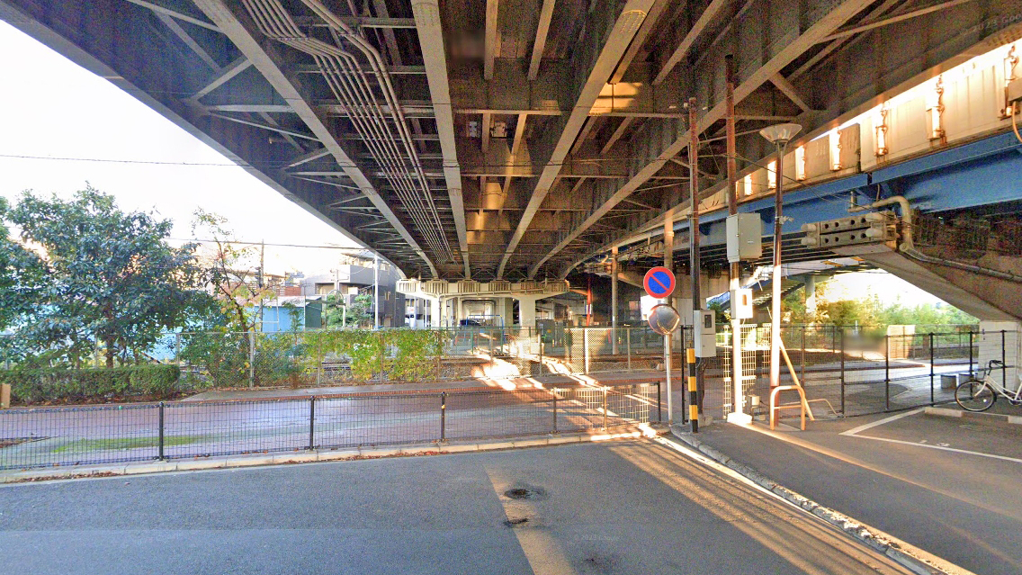 首都高速神奈川1号线JR鹤见线高架桥