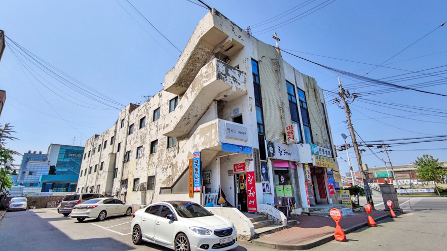 沿岸公寓商店楼