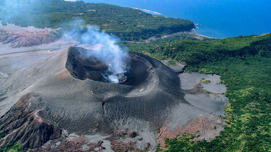 亚苏尔火山