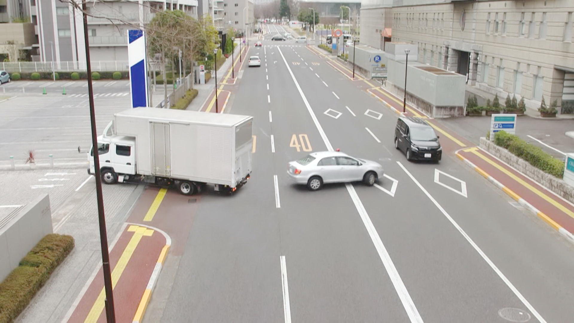 躲过大货车