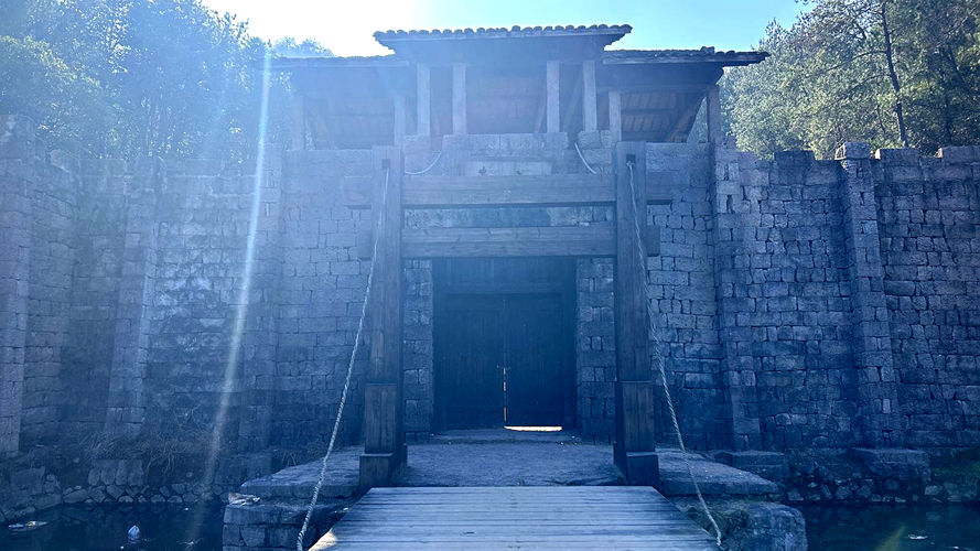 黑鹰山寨