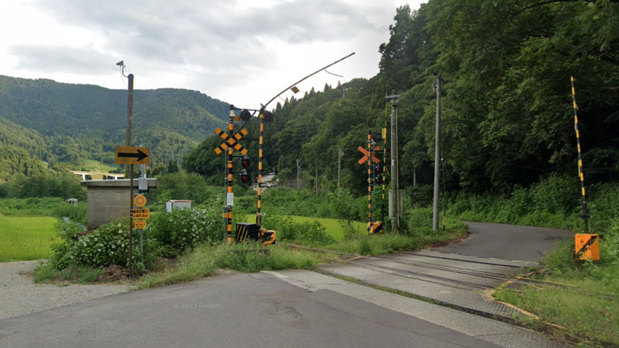 鸣泽铁路道口