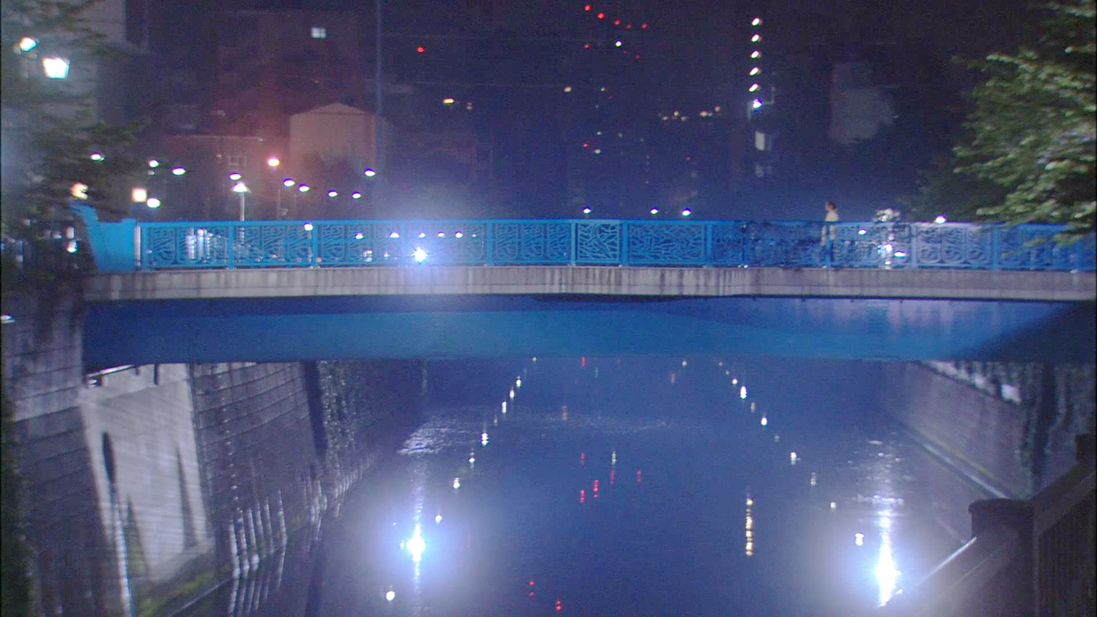 礼把信折成纸飞机