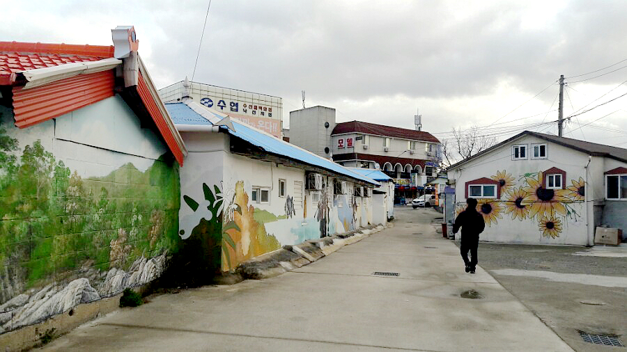 洛山前津里壁画村