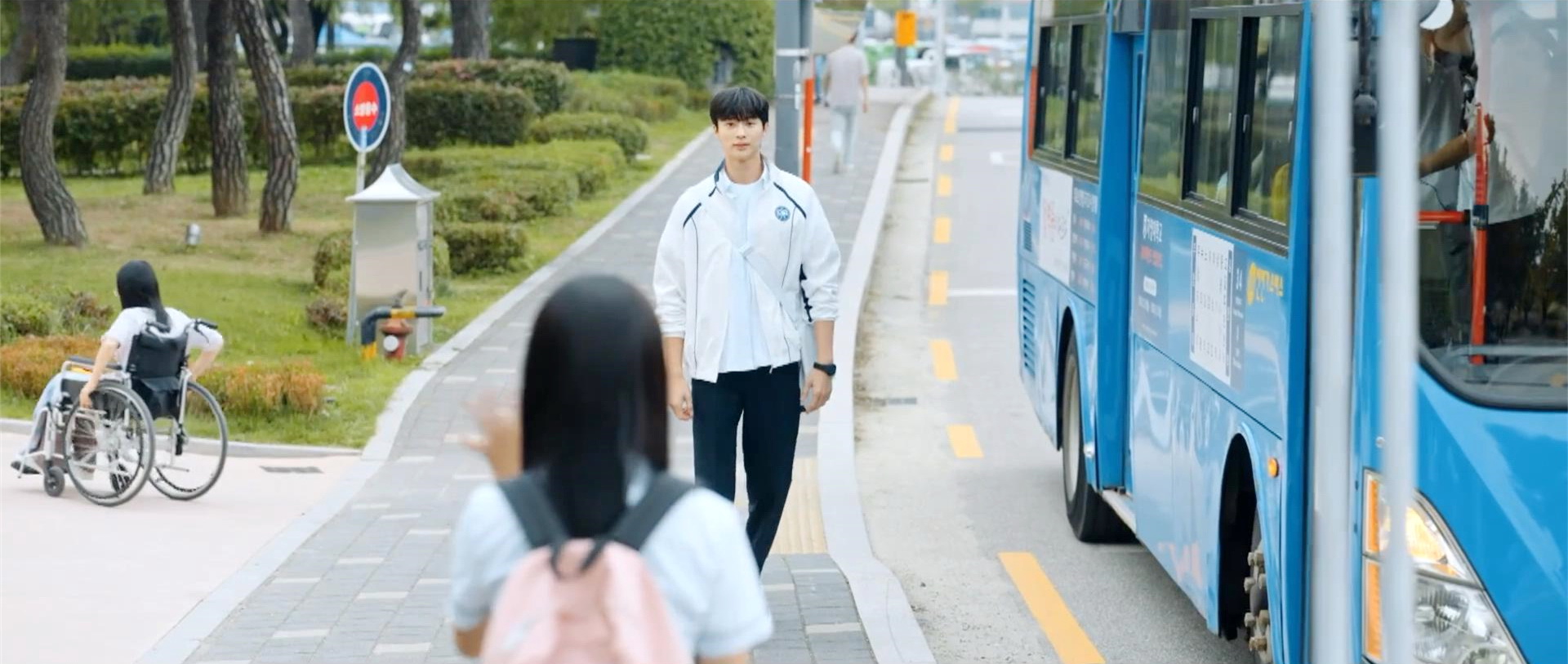 上公交车