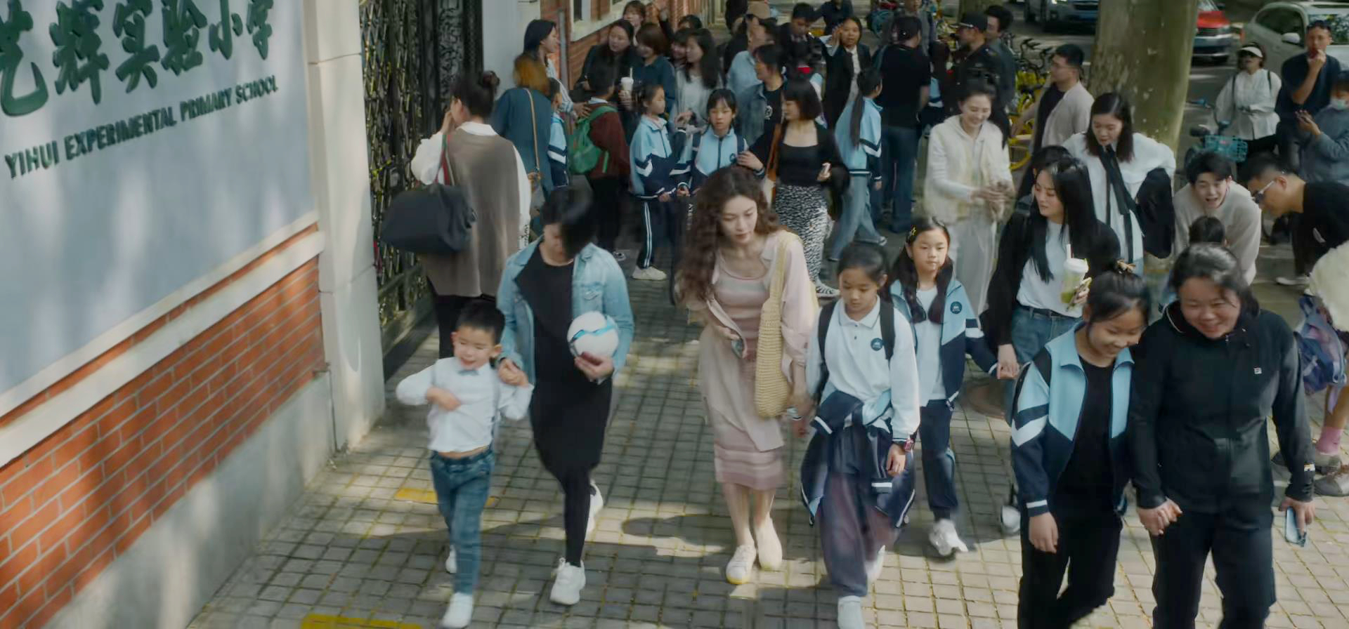 艺辉小学校门口