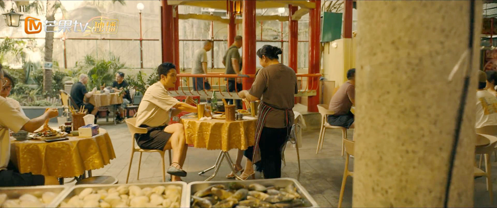 嘉慧带俊豪吃美食