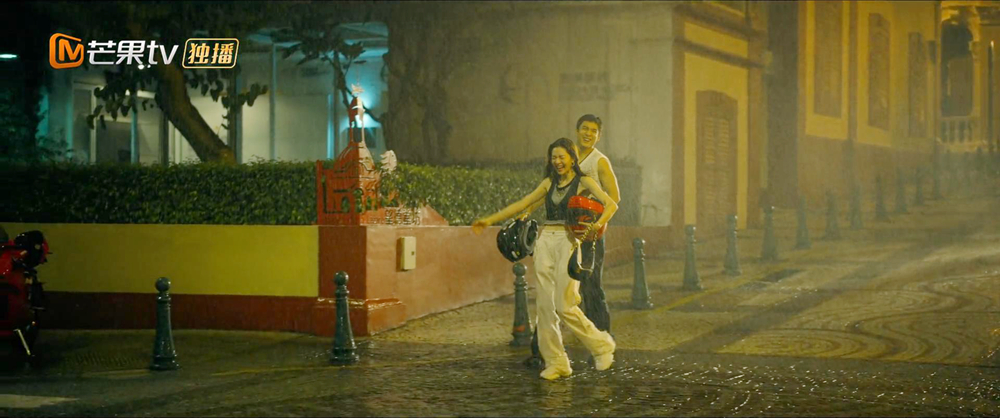 豪慧淋雨漫步