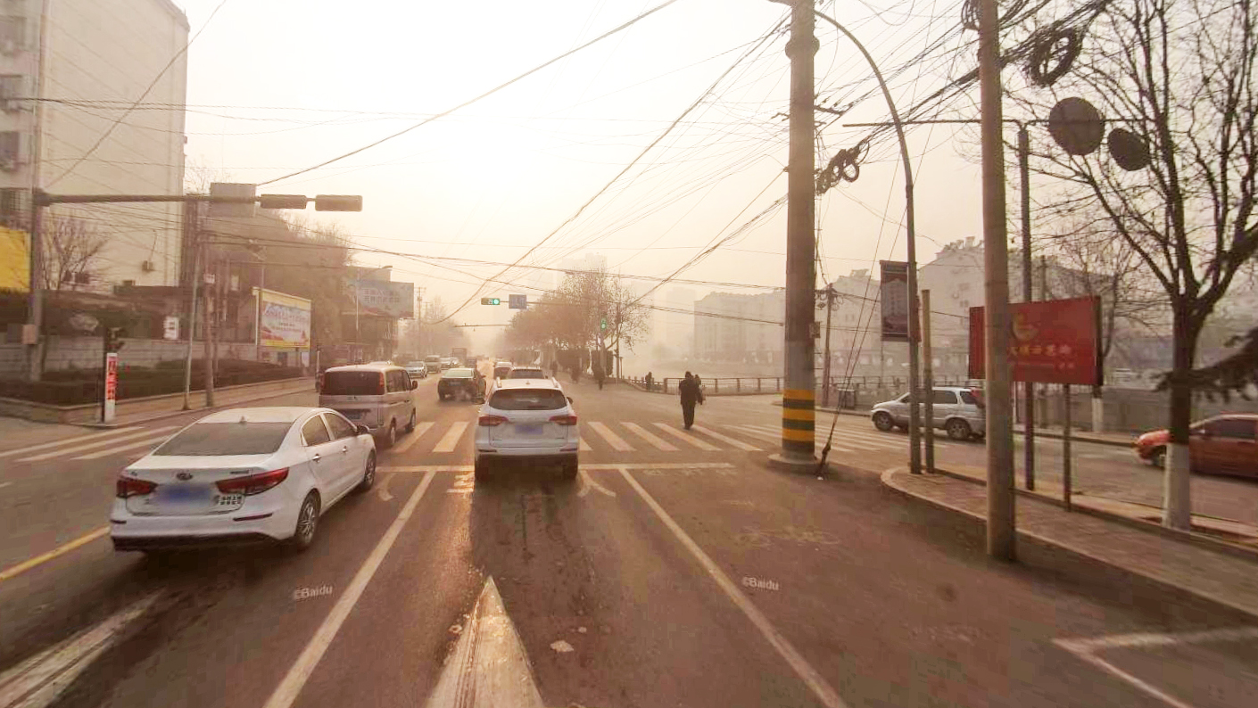 建设南路与河边东路交叉口