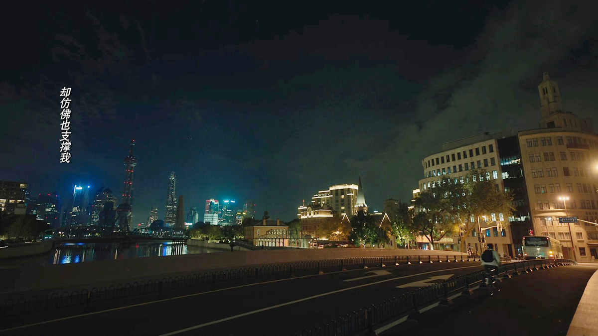 协文骑车追公交车
