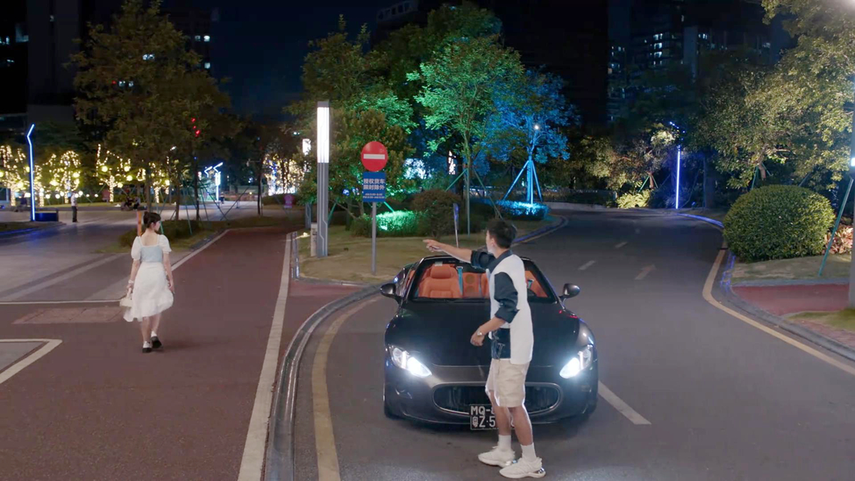 梁桃蹭豪车/友安开窗