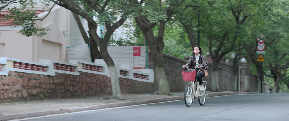 林朝夕骑车/练车