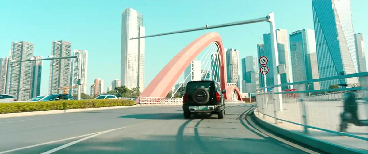 严迪离开医院路上
