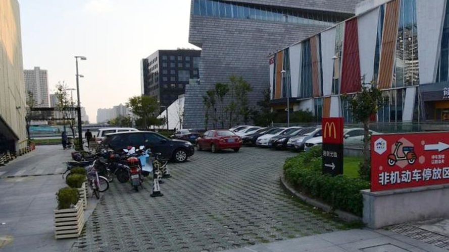 麦当劳新城宏泰广场专用停车场