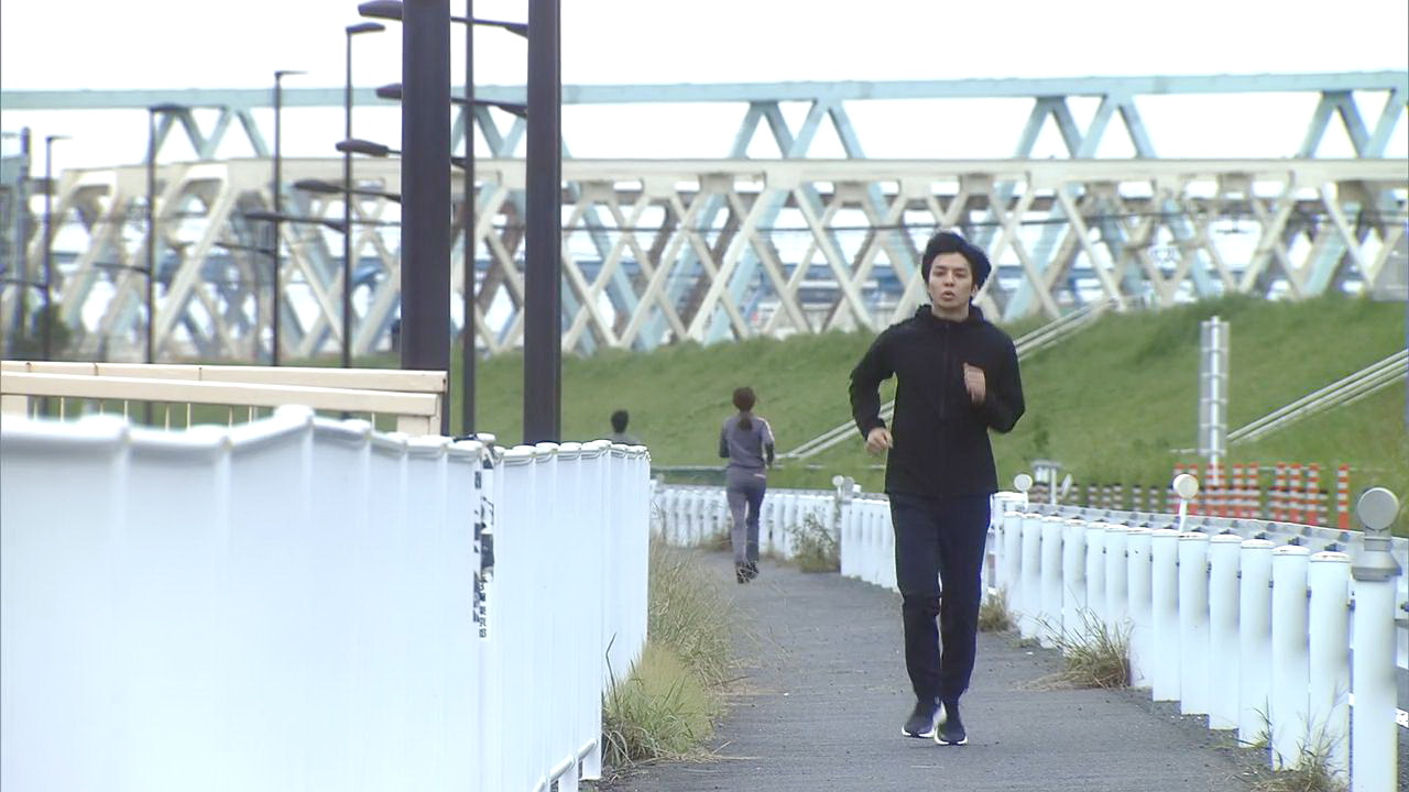 阿满跑步遛狗
