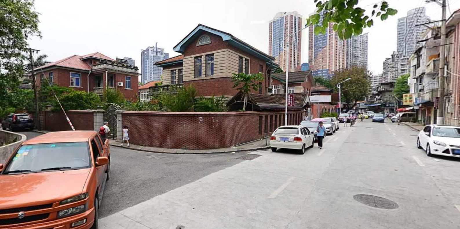 斗西路与华新路交叉口