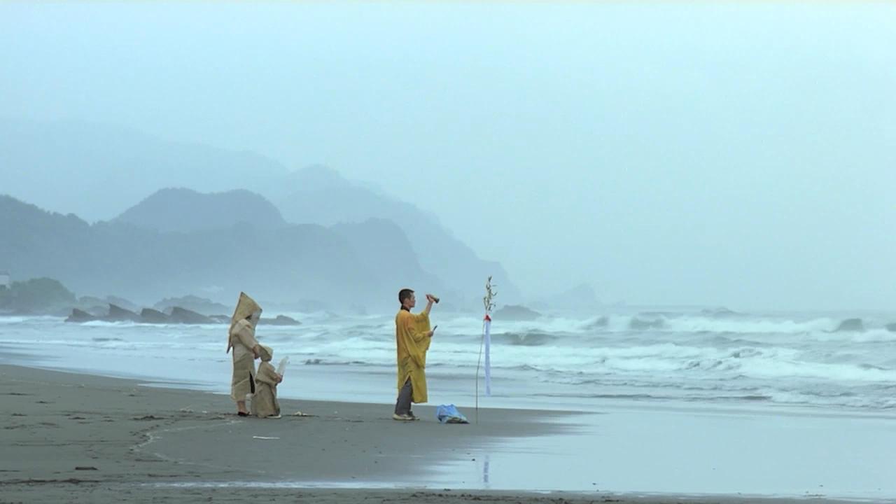 独自沉思的海边