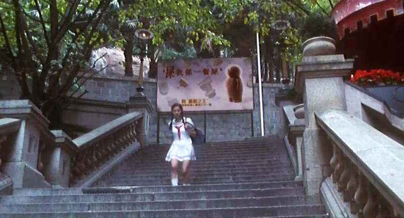 飘飘学生装经过都爹利街